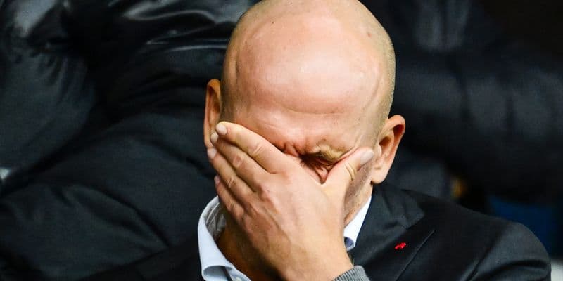 Alex Kroes, director del Ajax, suspendido por uso de información privilegiada