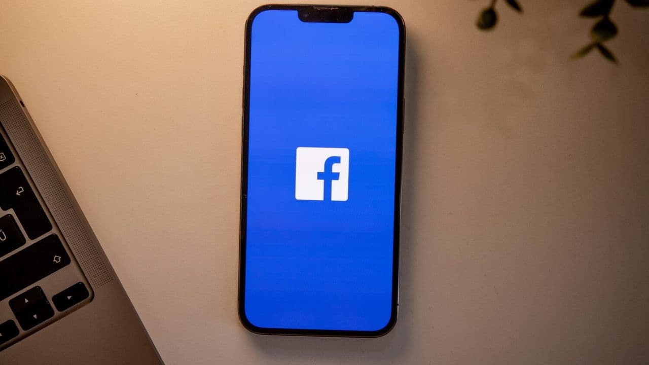 Facebook - Foto de dlxmedia.hu en Unsplash