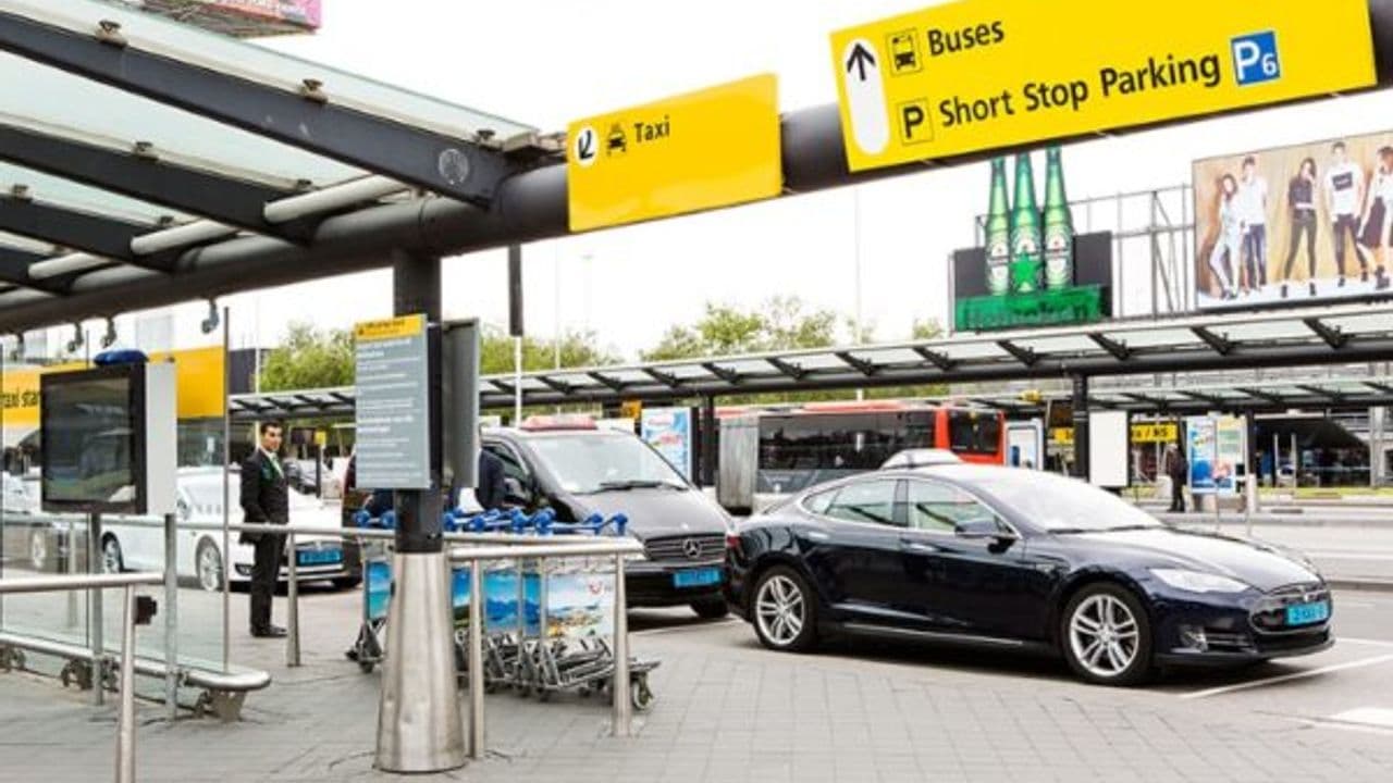 Schiphol, entre los aeropuertos con los taxis más caros de Europa