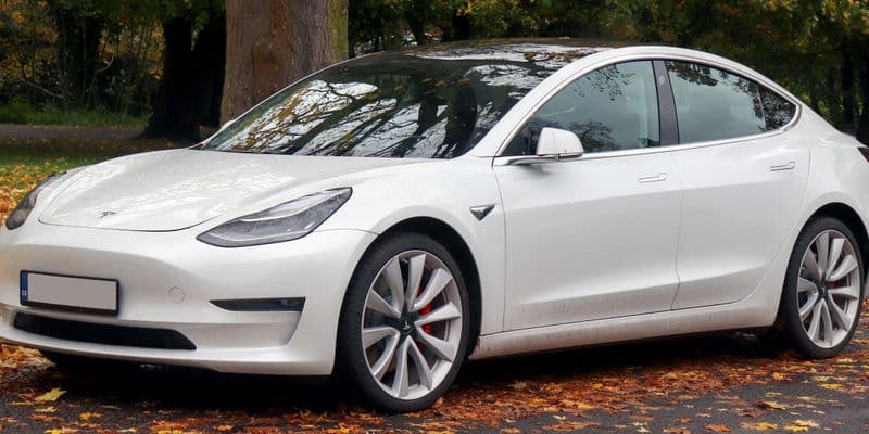 Coches eléctricos a precio de ganga: los Tesla lideran la caída