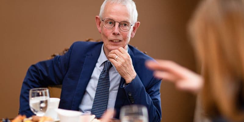 Tiny Kox, líder del SP, se despide del Senado tras dos décadas de servicio