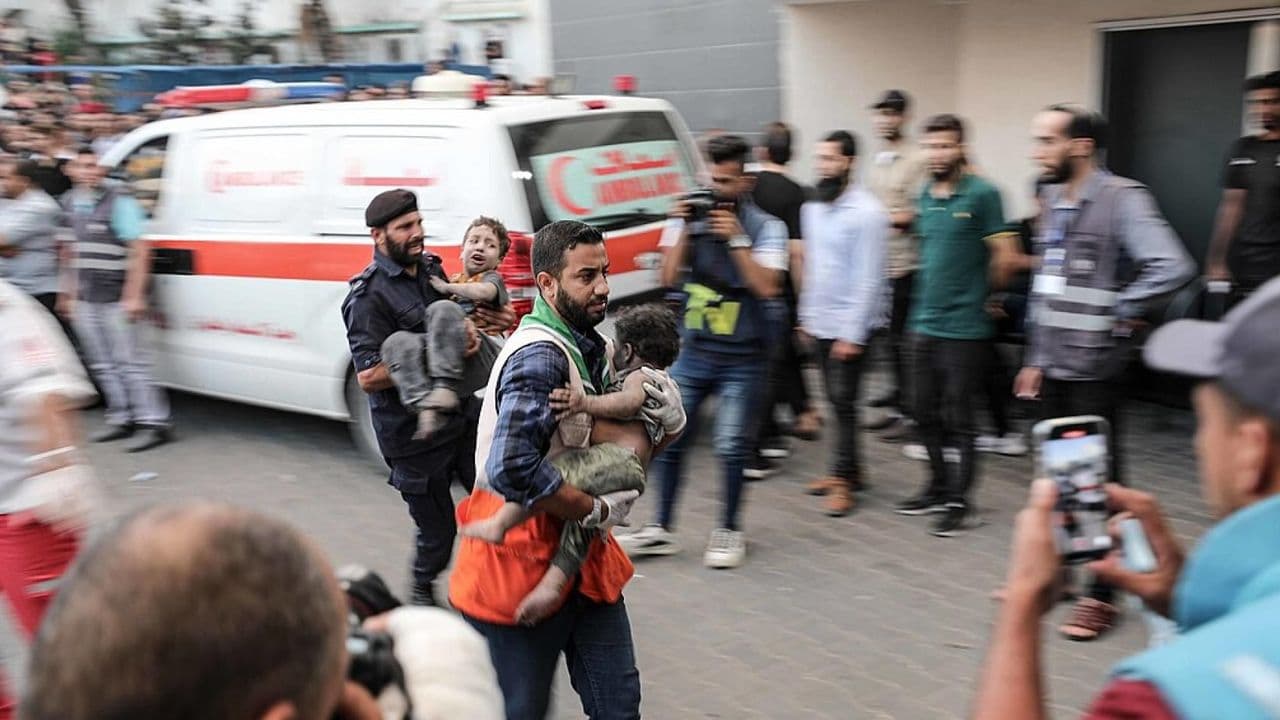 Rescatando niños heridos en Gaza