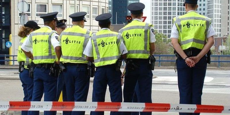 Detenido falso policía en Ámsterdam por estafar a varias personas