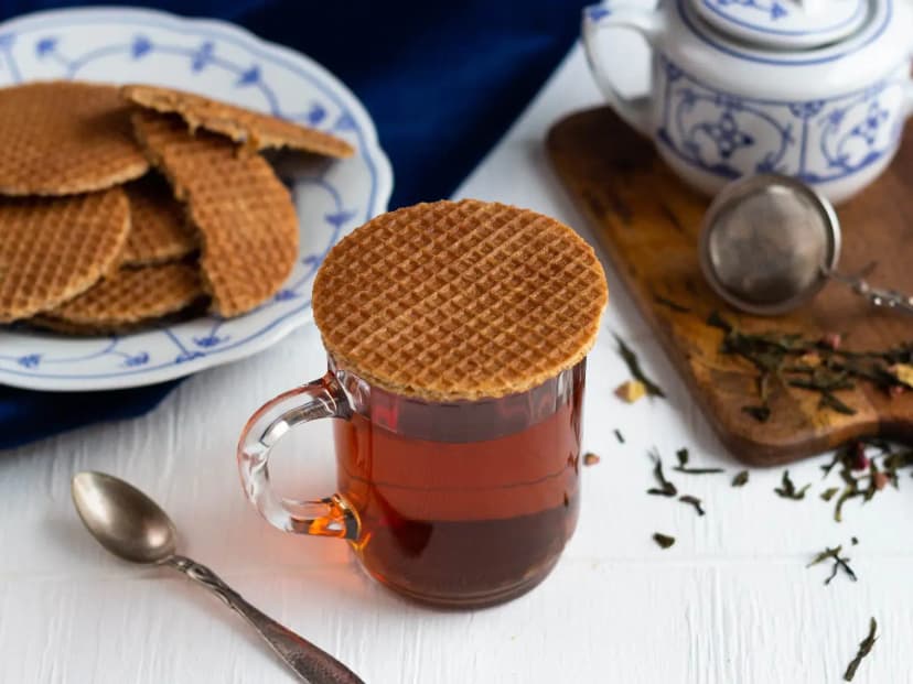 Stroopwafel sobre un té