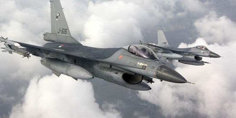 Ucrania recibe aviones holandeses F-16 para defensa contra Rusia