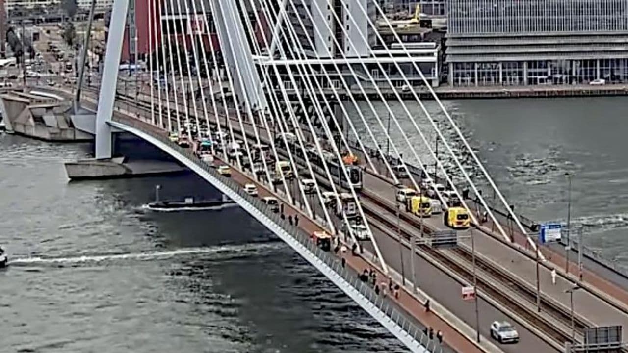 Puente Erasmus en Rotterdam donde dos tranvías colisionaron el 22/07/26