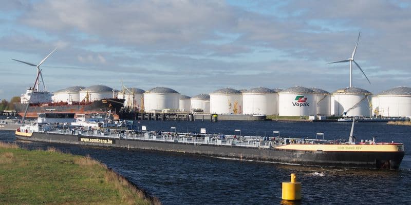 Dos personas desaparecidas tras hundimiento de barco en el puerto de Ámsterdam