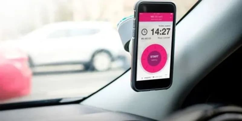 App EasyPark contando tiempo de aparcamiento en un coche