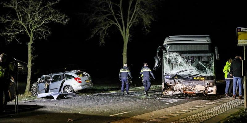 Accidente en Groningen: Cuatro heridos en colisión entre autobús público y camioneta