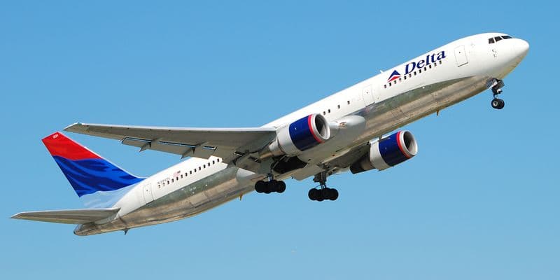 25 hospitalizados tras turbulencias en un vuelo Delta con destino a Ámsterdam
