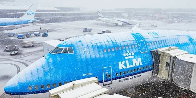 Caos invernal en Schiphol: casi 450 vuelos afectados por nieve y viento