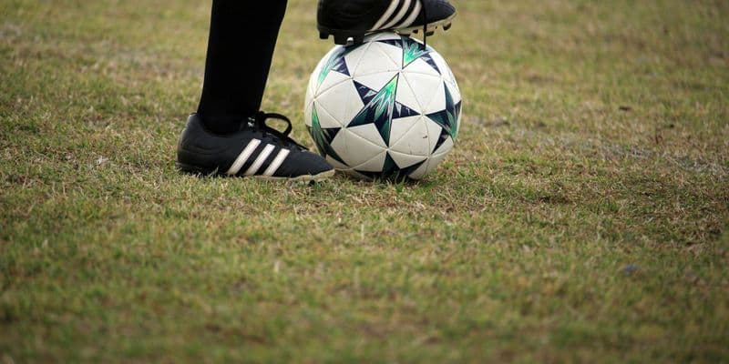 Profesor acusado de grabar a menores en clubes de fútbol de Zeeland