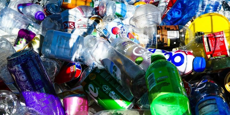 Países Bajos propone aumentar el depósito de botellas de plástico