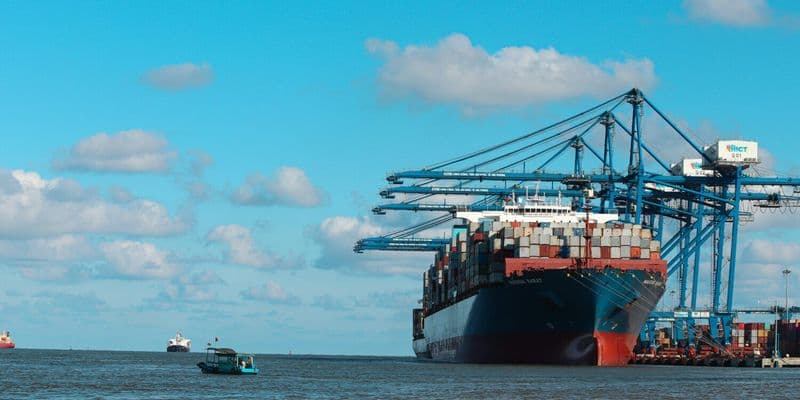 Buque mercante - Foto de Nathan Cima en Unsplash