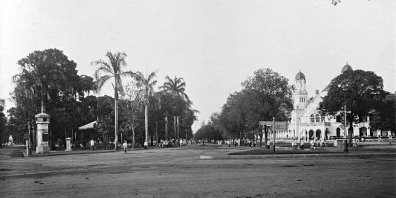 COLLECTIE_TROPENMUSEUM_Hoofdweg_Bodjong_Semarang_TMnr_10014754