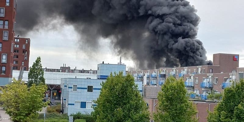 Dos niñas provocan un incendio en centro comercial de Alkmaar