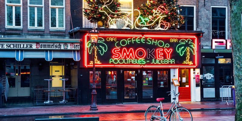PvdA quiere prohibir la entrada de turistas a coffeeshops del Barrio Rojo