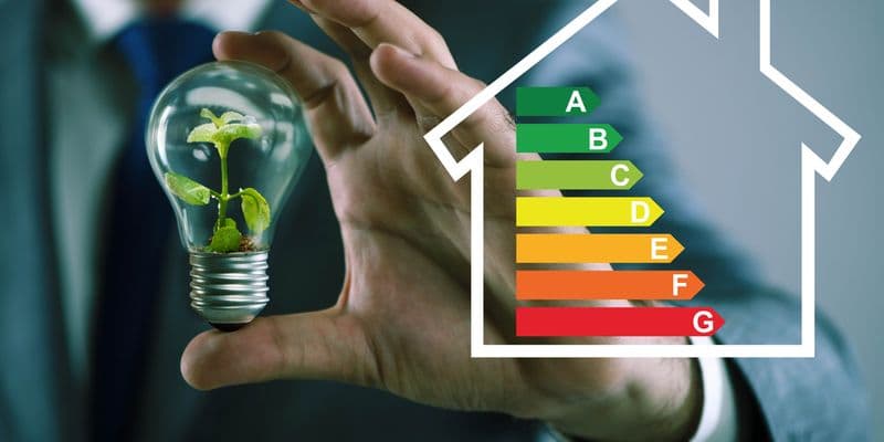 Concepto de eficiencia energética en un hogar