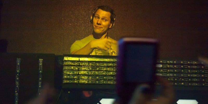 DJ Tiësto cancela su actuación en la Super Bowl por emergencia familiar