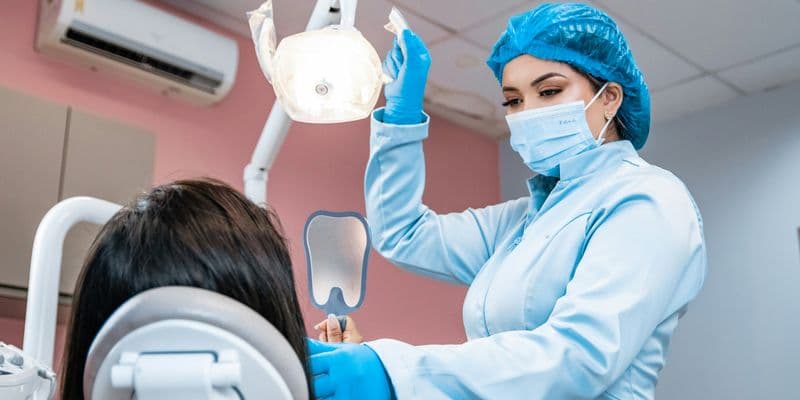 Dentista con paciente