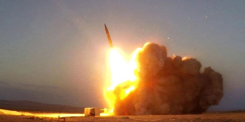 El momento en que Irán lanzó misiles balísticos hacia Israel