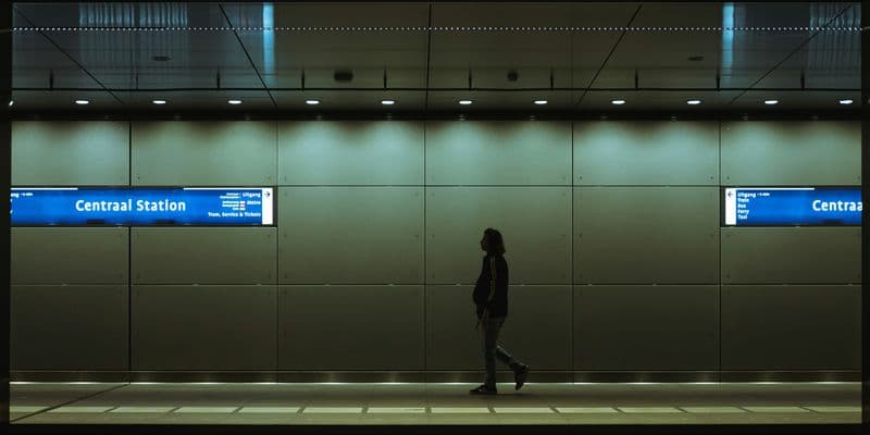 Agresor sexual en el metro de Ámsterdam enfrentará condiciones tras su liberación