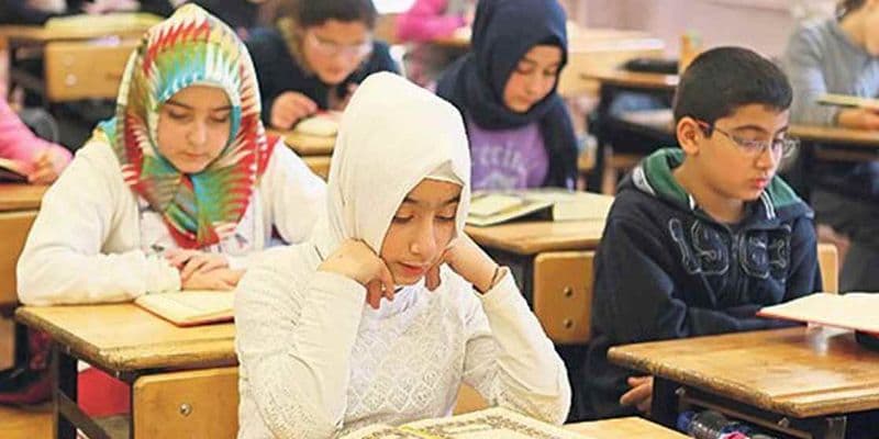 Estudiantes en escuela islámica