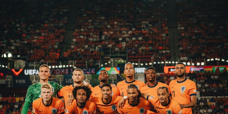 Holanda comienza la UEFA con una victoria 5-2 contra Bosnia