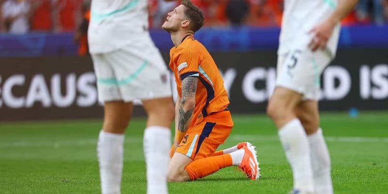 La Oranje avanza a pesar de la derrota ante Austria por 3-2