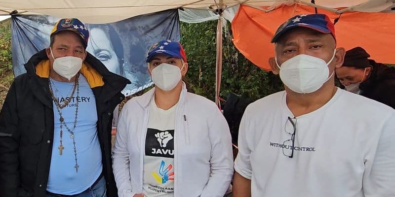 Huelgistas venezolanos frente a la CPI en La Haya