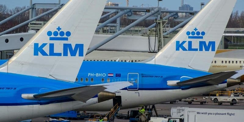 KLM vuelve a cancelar vuelos en Schiphol ante huelga de su personal de tierra