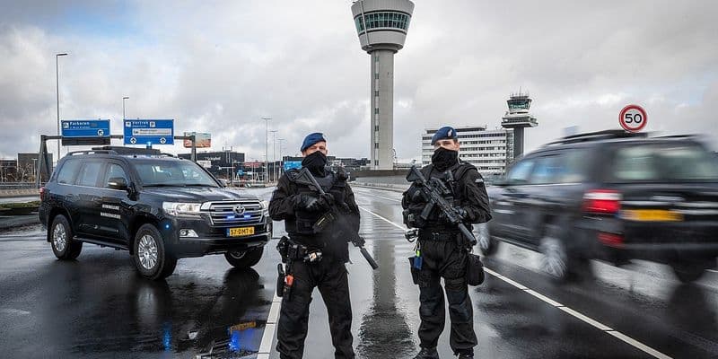 Seis empleados de Schiphol arrestados por tráfico de cocaína