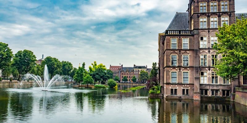 Agencias de viajes demandan a La Haya por prohibir publicidad de combustibles fósiles