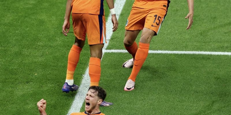 Holanda celebrando la victoria contra Turquía 2-1 en la Eurocopa 2024