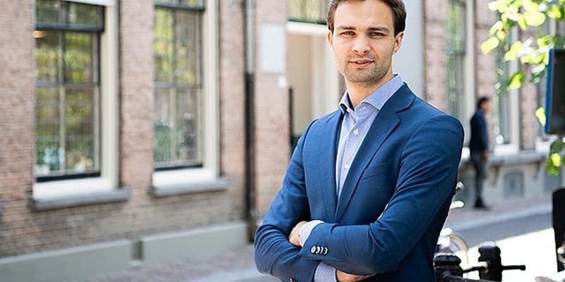 El secretario de salud pública crítica los recortes propuestos en la atención infantil