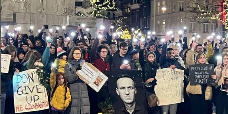 Conmemoración y protesta en Ámsterdam por la muerte de Alexei Navalny