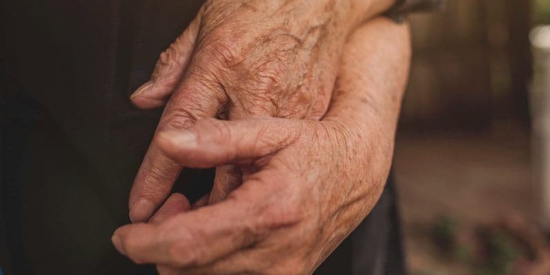 Manos de pareja anciana - Foto de Nina Hill en Unsplash