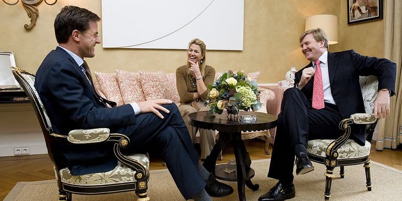 El rey otorga a Rutte un honor real por sus servicios al país