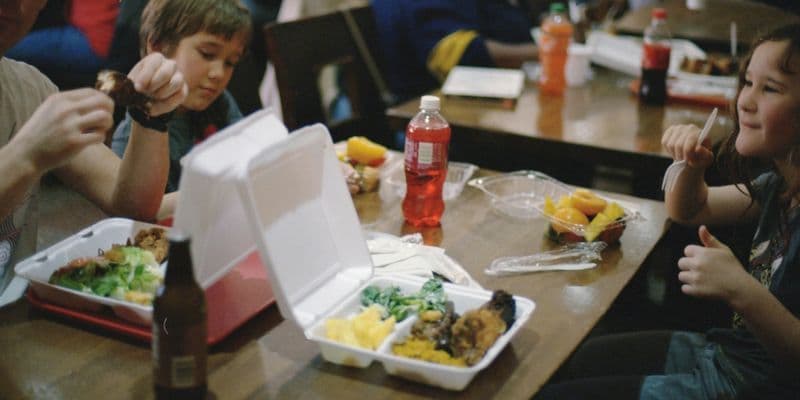Fin del programa de comidas escolares gratuitas: 350.000 niños afectados