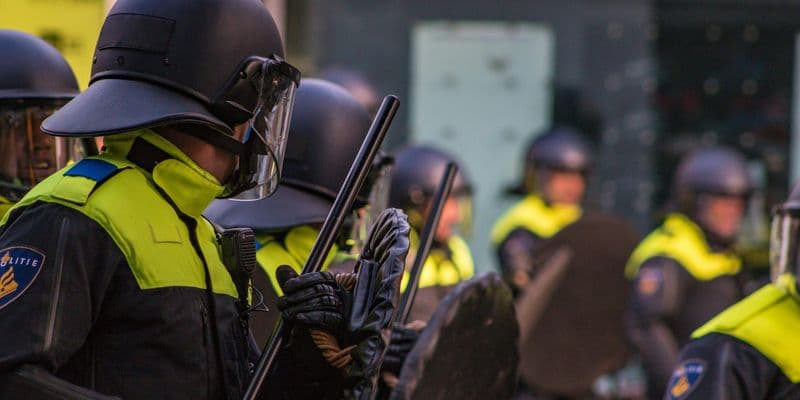 La policía exige que clubes de fútbol y festivales paguen su propia seguridad