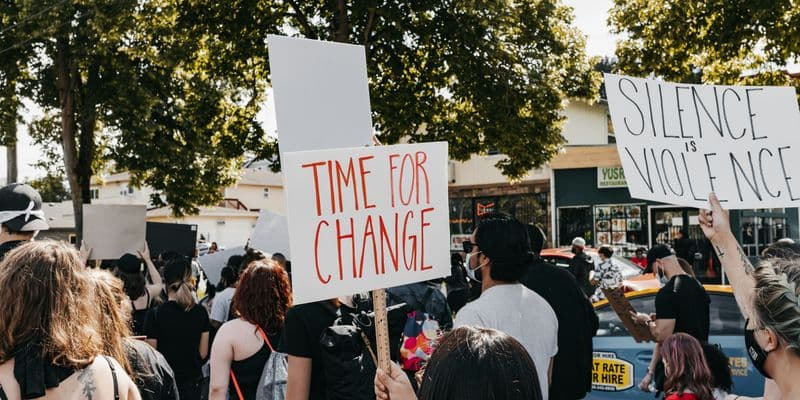 Protesta de educación se pospone por la huelga, aunque los trenes llegarán a Schiphol