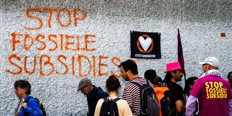 300 activistas detenidos tras el bloqueo de la A12 en La Haya