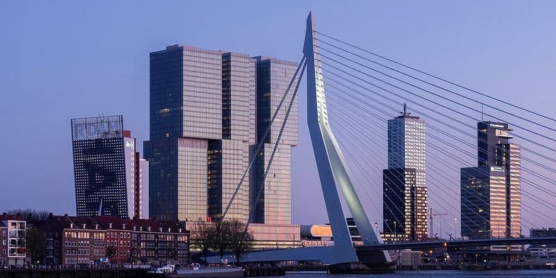 Puente Erasmusbrug en Róterdam