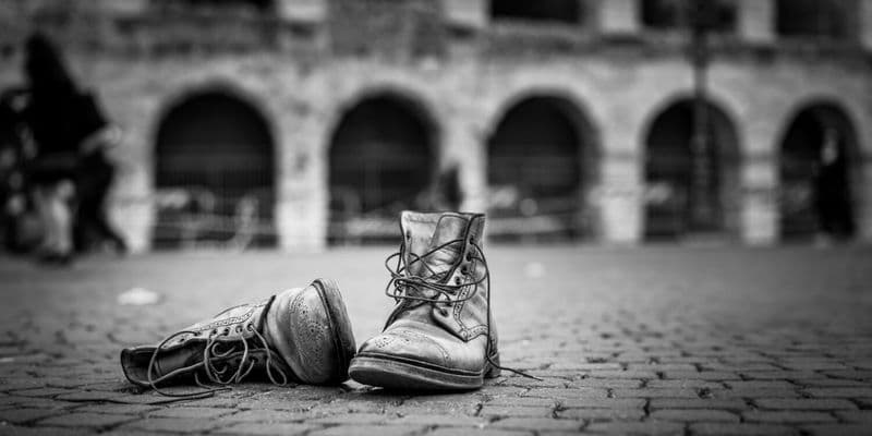 Zapatos abandonados - Foto de Tommaso Pecchioli en Unsplash