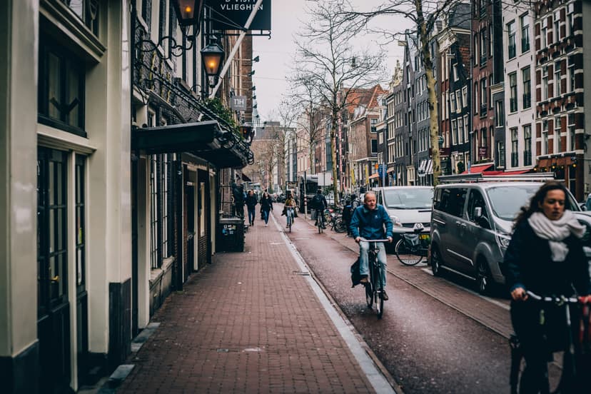Gente en bicicleta en Países Bajos